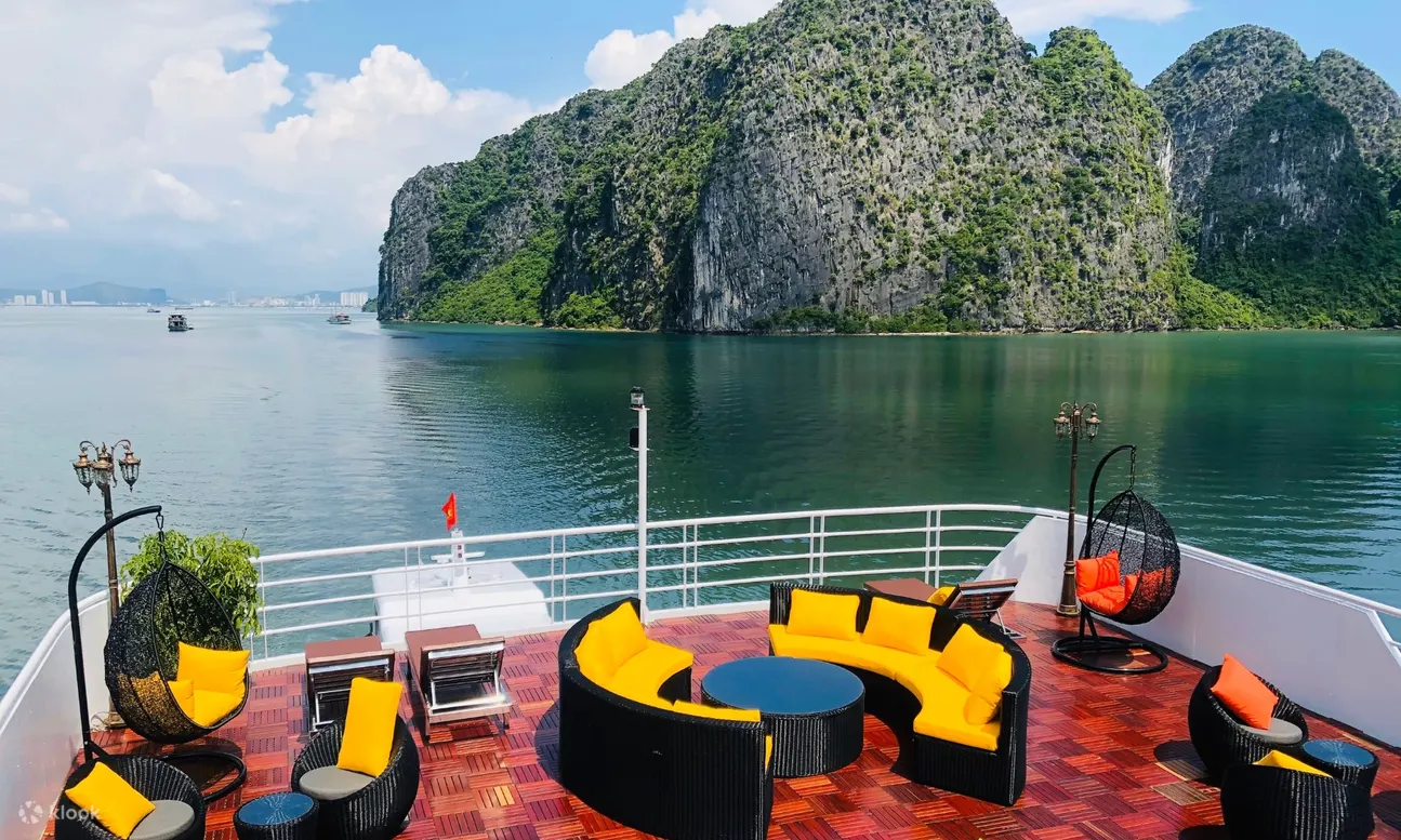View of Halong bay from cruise